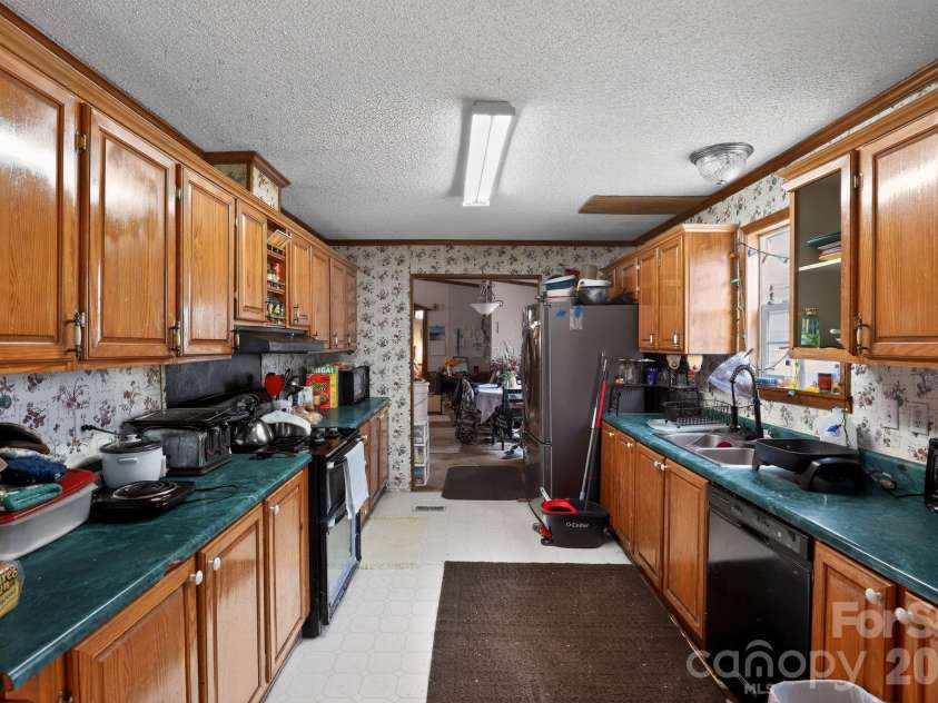 15 Wright Road, Whittier, NC 28789.  MLS# CAR4342951, YatesRealty ID 9339. 