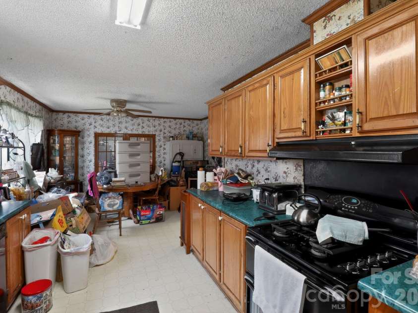 15 Wright Road, Whittier, NC 28789.  MLS# CAR4342951, YatesRealty ID 9339. 