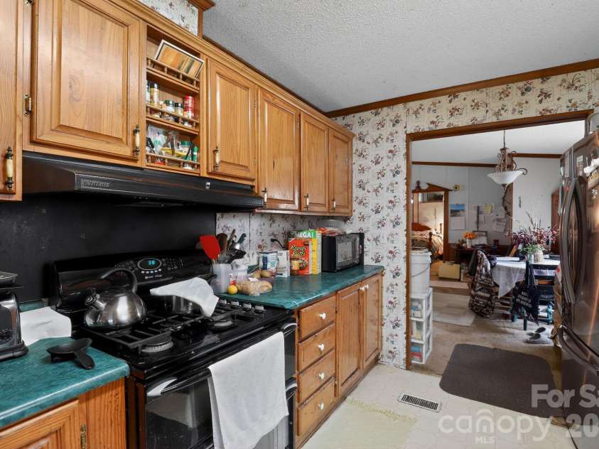 15 Wright Road, Whittier, NC 28789.  MLS# CAR4342951, YatesRealty ID 9339. 