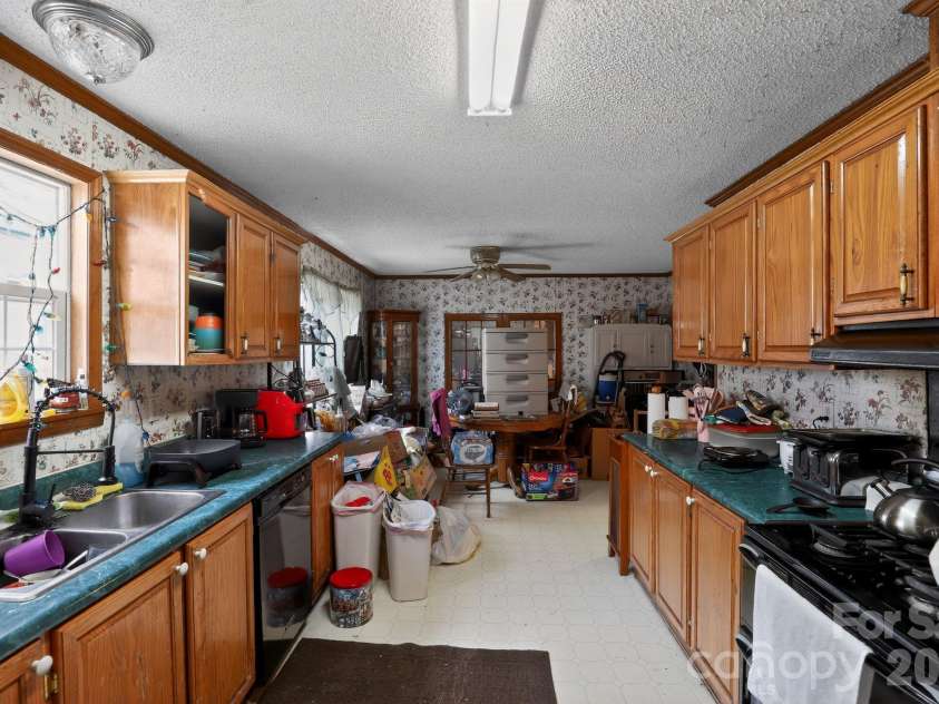 15 Wright Road, Whittier, NC 28789.  MLS# CAR4342951, YatesRealty ID 9339. 