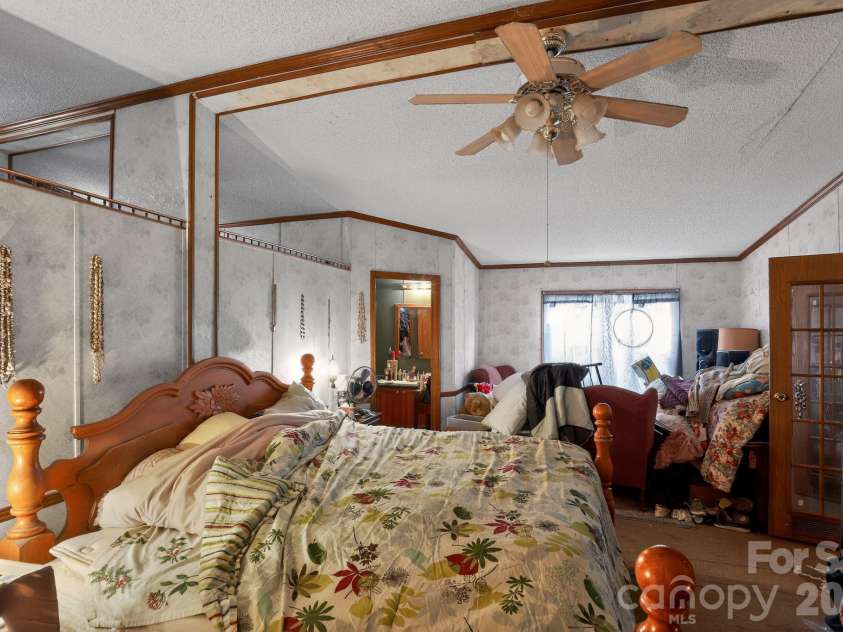 15 Wright Road, Whittier, NC 28789.  MLS# CAR4342951, YatesRealty ID 9339. 