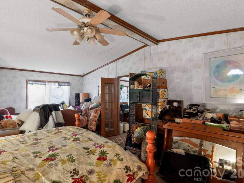 15 Wright Road, Whittier, NC 28789.  MLS# CAR4342951, YatesRealty ID 9339. 