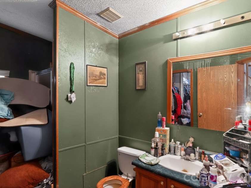 15 Wright Road, Whittier, NC 28789.  MLS# CAR4342951, YatesRealty ID 9339. 
