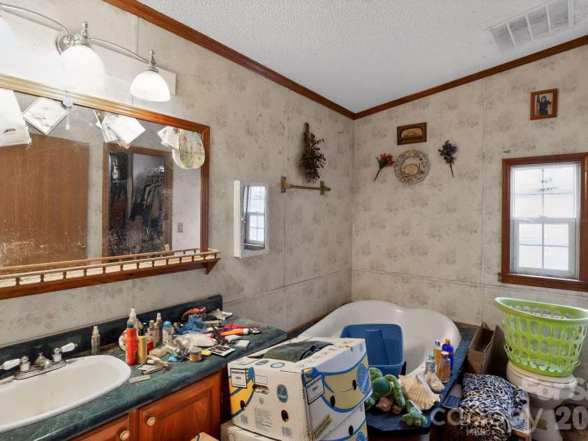 15 Wright Road, Whittier, NC 28789.  MLS# CAR4342951, YatesRealty ID 9339. 