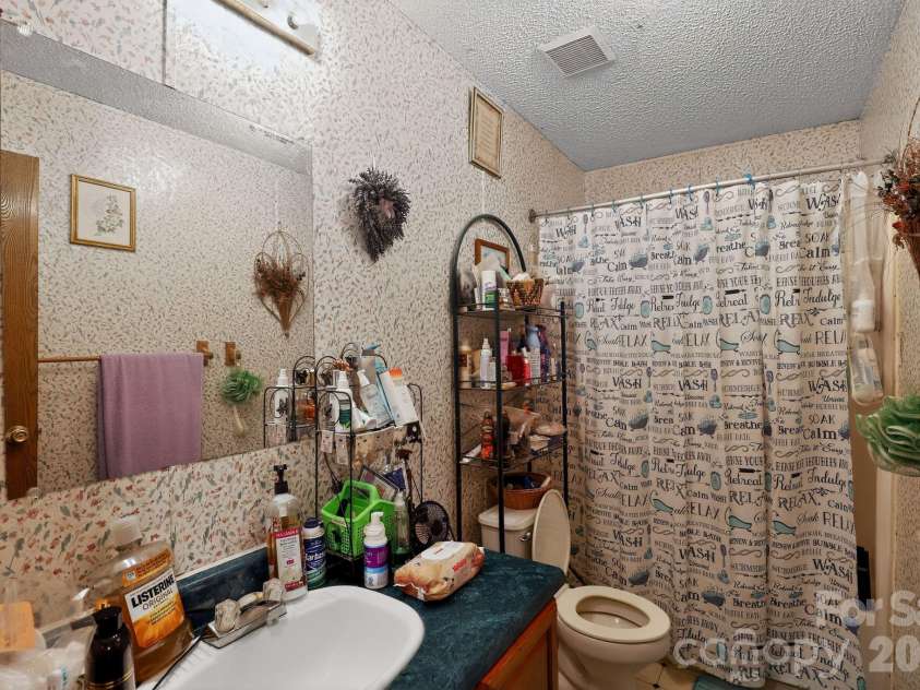 15 Wright Road, Whittier, NC 28789.  MLS# CAR4342951, YatesRealty ID 9339. 