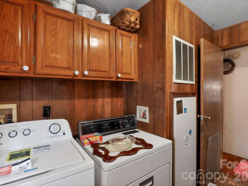 15 Wright Road, Whittier, NC 28789.  MLS# CAR4342951, YatesRealty ID 9339. 