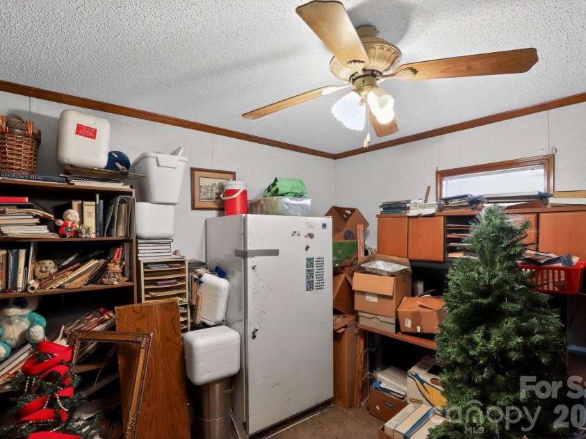 15 Wright Road, Whittier, NC 28789.  MLS# CAR4342951, YatesRealty ID 9339. 
