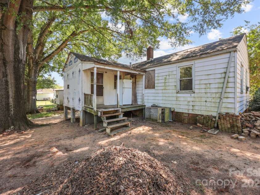 1530 Buffalo Street, Kannapolis, NC 28081.  MLS# CAR4301517, YatesRealty ID 934. 