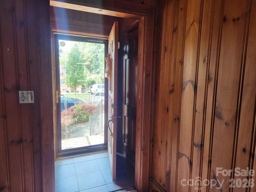 3139 Shenandoah Avenue, Charlotte, NC 28205.  MLS# CAR4344852, YatesRealty ID 9340. Entry Area at Front Room.