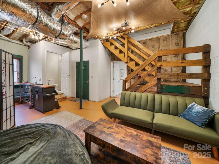 504 Moody Mountain Road, Burnsville, NC 28714.  MLS# CAR4234102, YatesRealty ID 9340. 