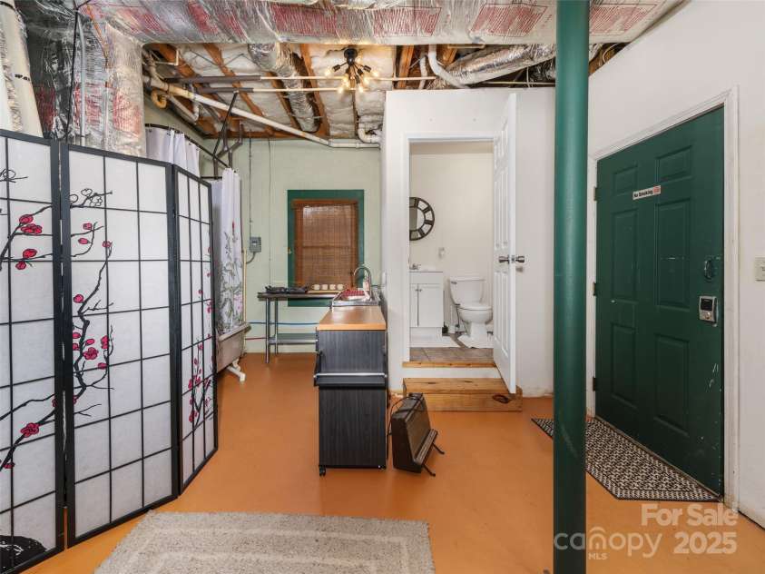 504 Moody Mountain Road, Burnsville, NC 28714.  MLS# CAR4234102, YatesRealty ID 9340. 