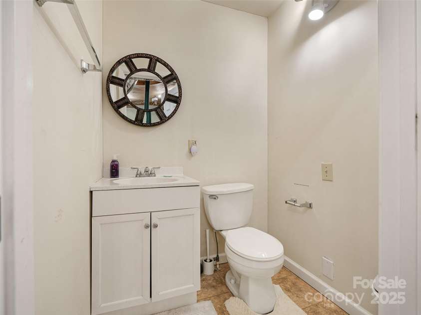 504 Moody Mountain Road, Burnsville, NC 28714.  MLS# CAR4234102, YatesRealty ID 9340. 