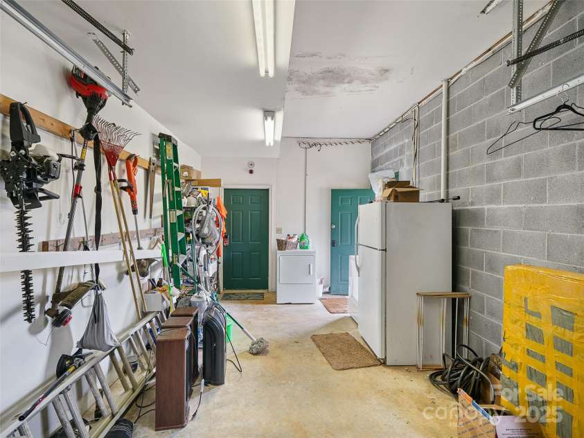 504 Moody Mountain Road, Burnsville, NC 28714.  MLS# CAR4234102, YatesRealty ID 9340. 