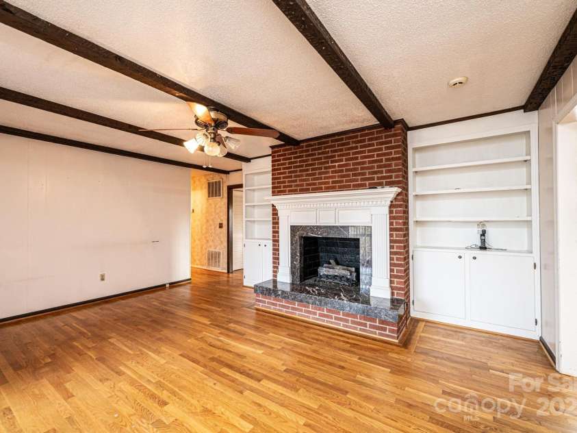 6000 George Hildebran School Road, Hickory, NC 28602.  MLS# CAR4221676, YatesRealty ID 9341. 