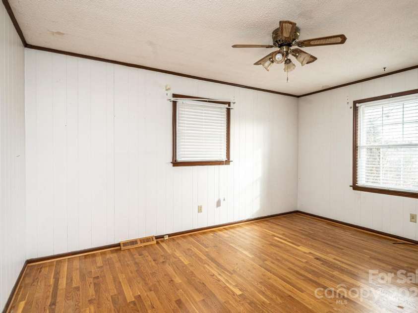 6000 George Hildebran School Road, Hickory, NC 28602.  MLS# CAR4221676, YatesRealty ID 9341. 