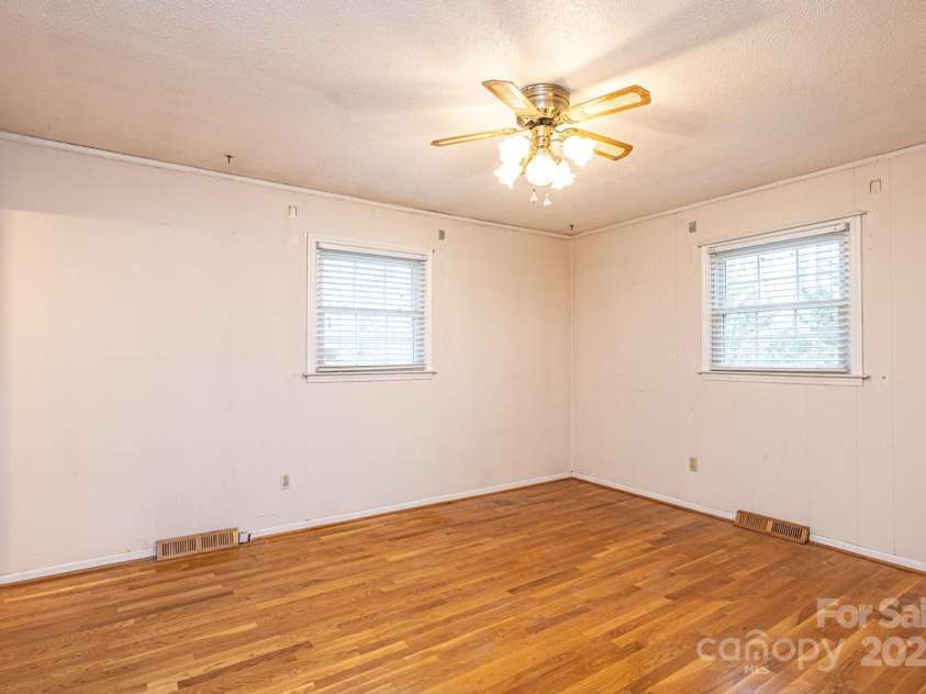 6000 George Hildebran School Road, Hickory, NC 28602.  MLS# CAR4221676, YatesRealty ID 9341. 