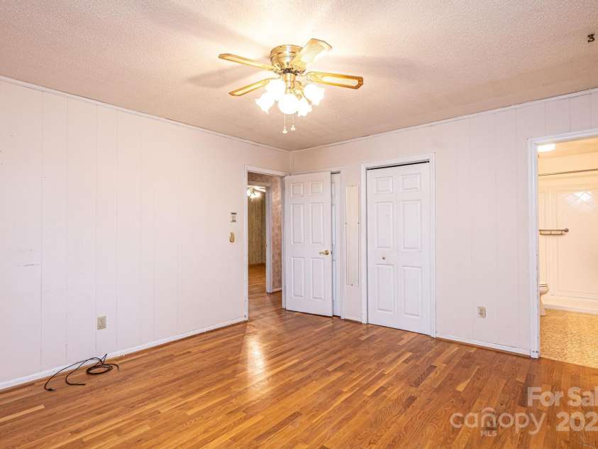 6000 George Hildebran School Road, Hickory, NC 28602.  MLS# CAR4221676, YatesRealty ID 9341. 
