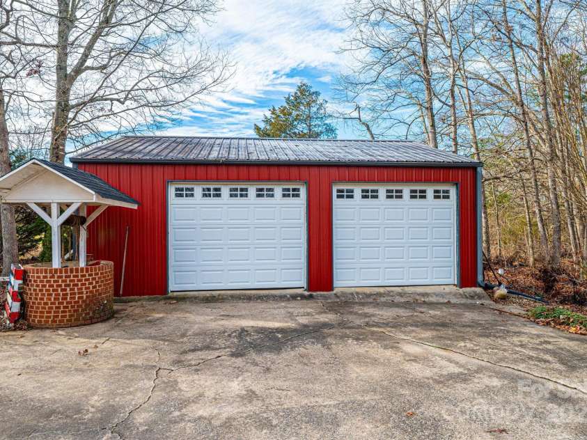 6000 George Hildebran School Road, Hickory, NC 28602.  MLS# CAR4221676, YatesRealty ID 9341. 