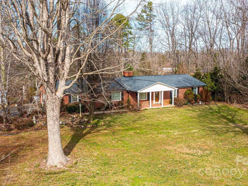 6000 George Hildebran School Road, Hickory, NC 28602.  MLS# CAR4221676, YatesRealty ID 9341. 