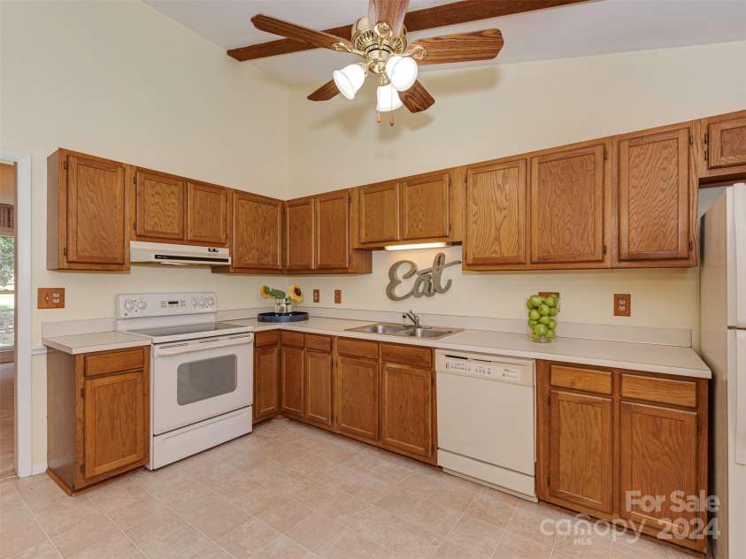 200 Linville Drive, Matthews, NC 28105.  MLS# CAR4178988, YatesRealty ID 9342. 