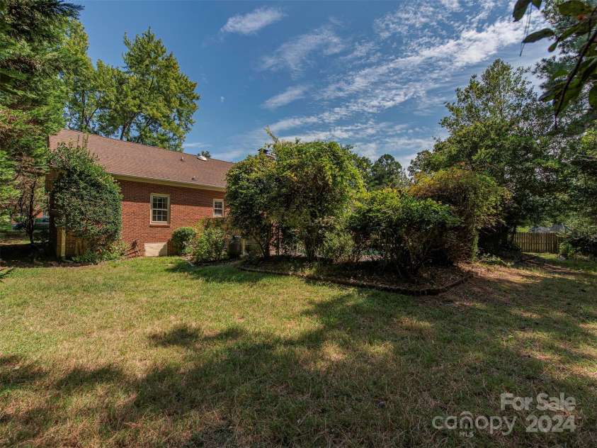 200 Linville Drive, Matthews, NC 28105.  MLS# CAR4178988, YatesRealty ID 9342. 
