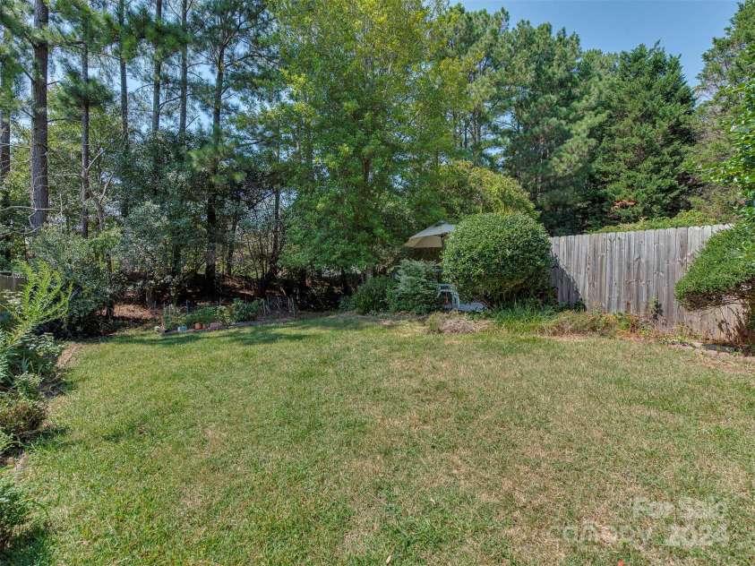200 Linville Drive, Matthews, NC 28105.  MLS# CAR4178988, YatesRealty ID 9342. 