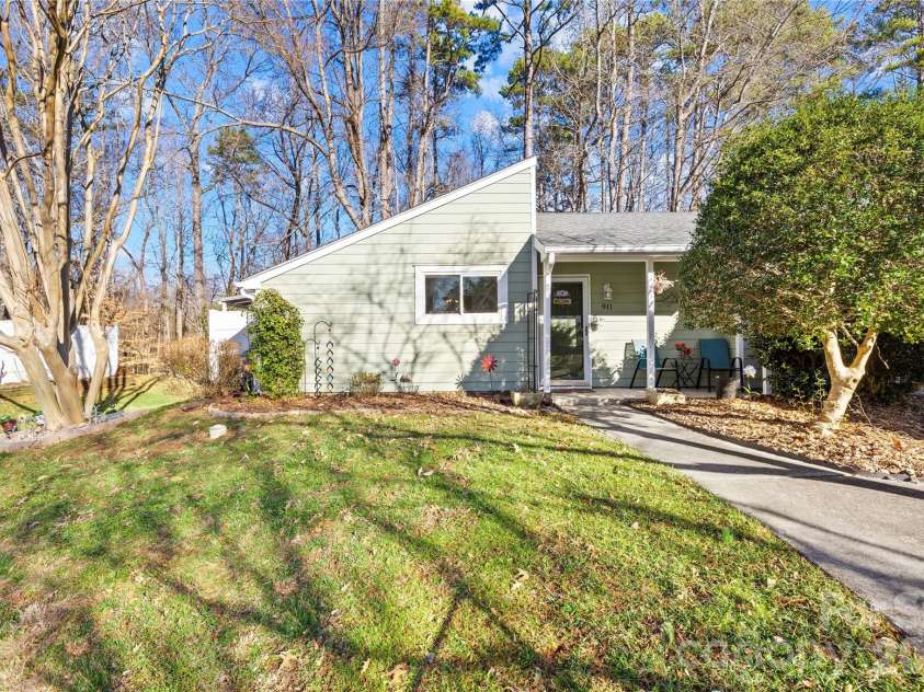911 Sardis Cove Drive, Charlotte, NC 28270.  MLS# CAR4332199, YatesRealty ID 9342. End unit