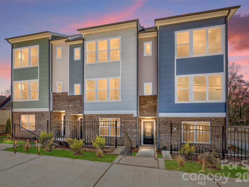 1140 Bismuth Lane, Charlotte, NC 28211.  MLS# CAR4350907, YatesRealty ID 9343. 