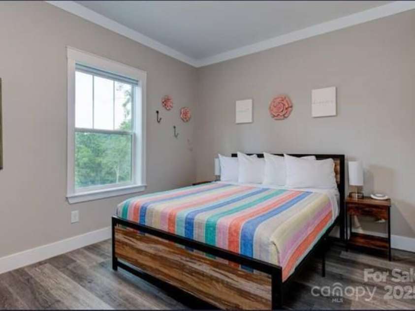 122 Cascade Ridge Road, Fairview, NC 28730.  MLS# CAR4227423, YatesRealty ID 9343. 2nd bedroom with walk in closet