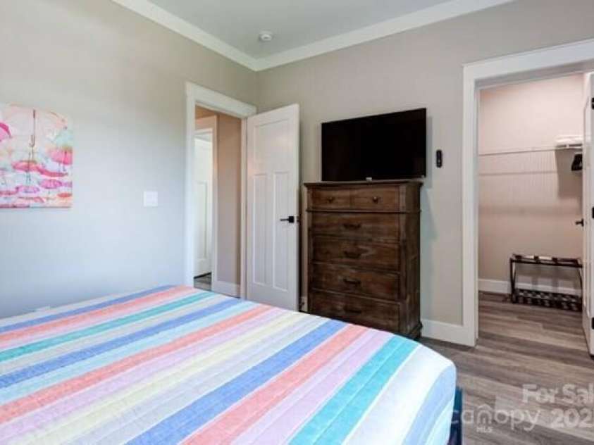 122 Cascade Ridge Road, Fairview, NC 28730.  MLS# CAR4227423, YatesRealty ID 9343. 2nd bedroom with walk in closet