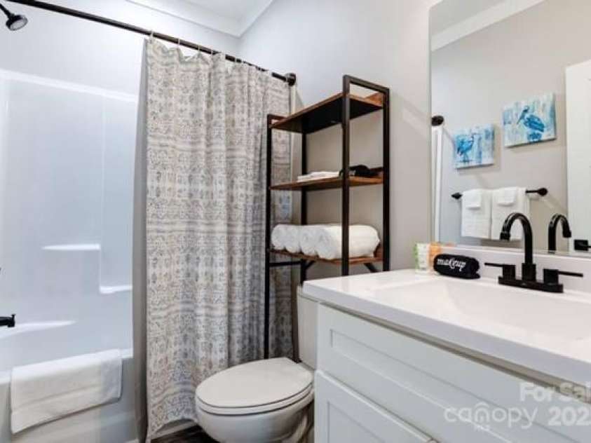 122 Cascade Ridge Road, Fairview, NC 28730.  MLS# CAR4227423, YatesRealty ID 9343. 2nd full bathroom