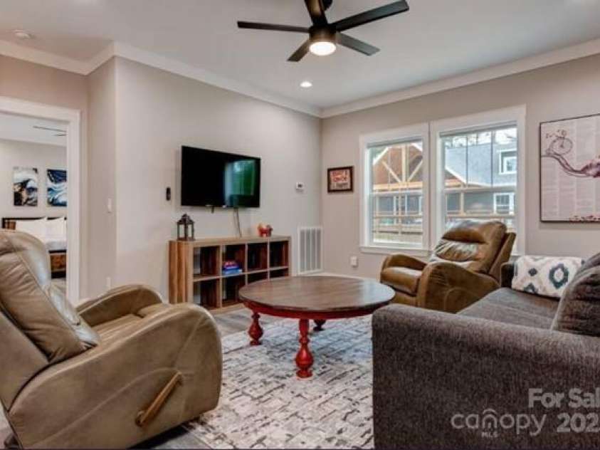 122 Cascade Ridge Road, Fairview, NC 28730.  MLS# CAR4227423, YatesRealty ID 9343. 