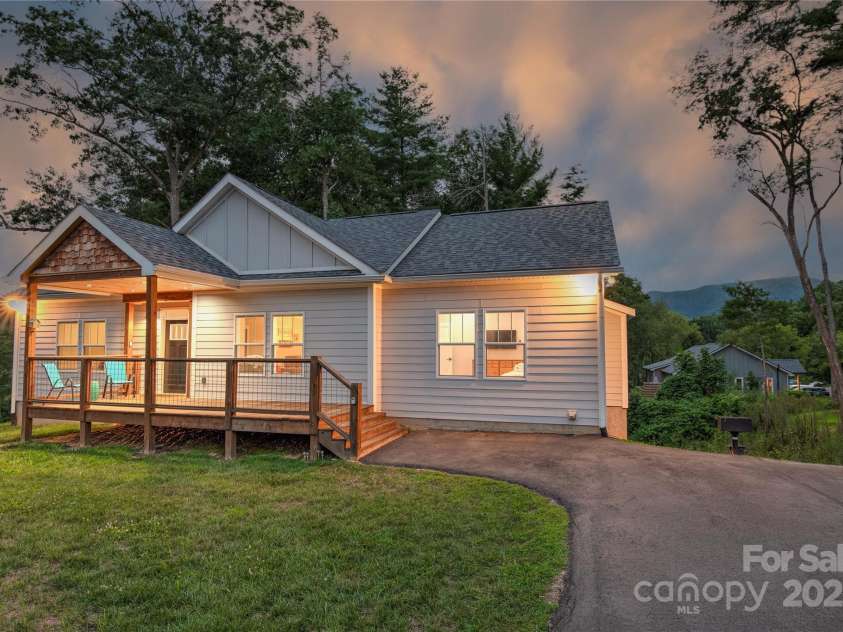 122 Cascade Ridge Road, Fairview, NC 28730.  MLS# CAR4227423, YatesRealty ID 9343. 