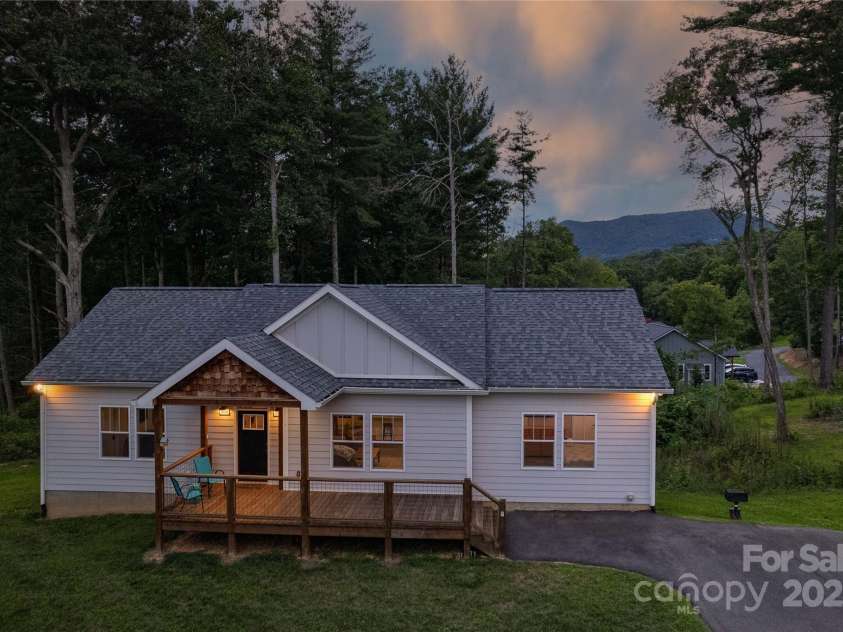 122 Cascade Ridge Road, Fairview, NC 28730.  MLS# CAR4227423, YatesRealty ID 9343. 