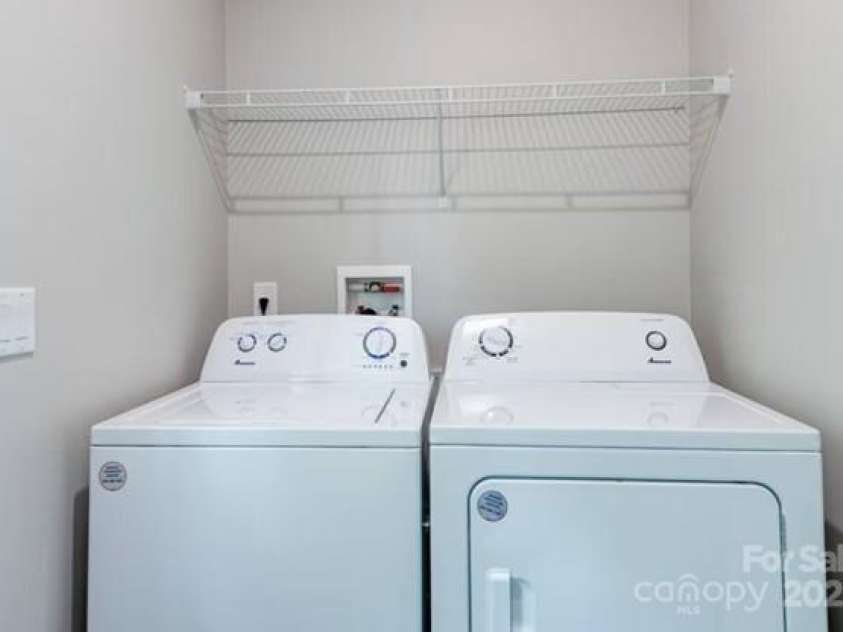 122 Cascade Ridge Road, Fairview, NC 28730.  MLS# CAR4227423, YatesRealty ID 9343. Laundry/mud room