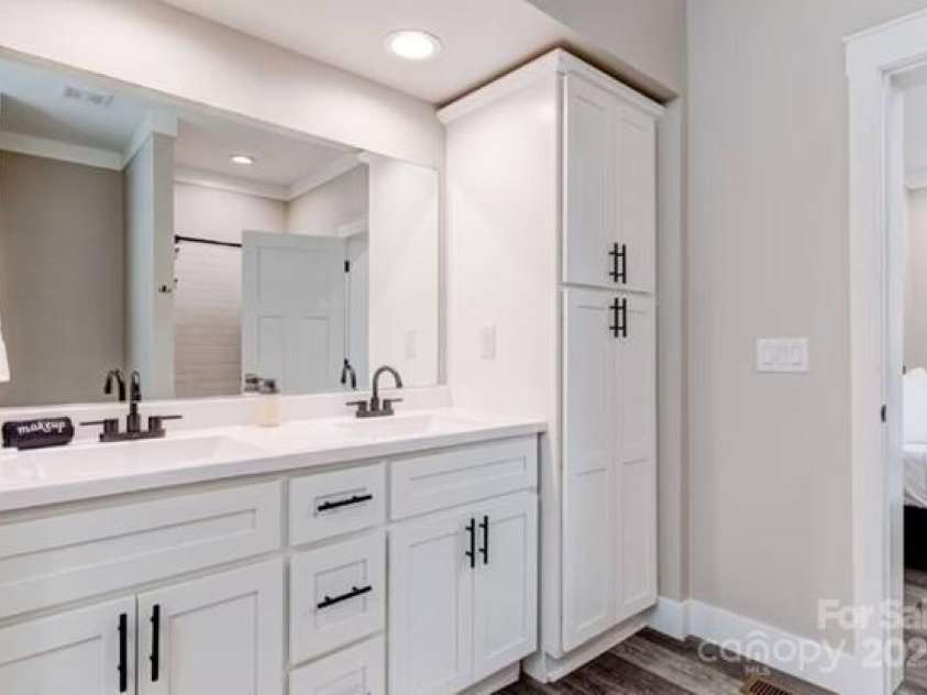 122 Cascade Ridge Road, Fairview, NC 28730.  MLS# CAR4227423, YatesRealty ID 9343. Master bathroom with soaking tub and walk in shower