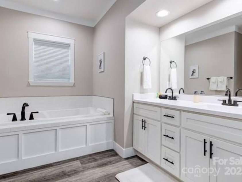 122 Cascade Ridge Road, Fairview, NC 28730.  MLS# CAR4227423, YatesRealty ID 9343. Master bathroom with soaking tub and walk in shower