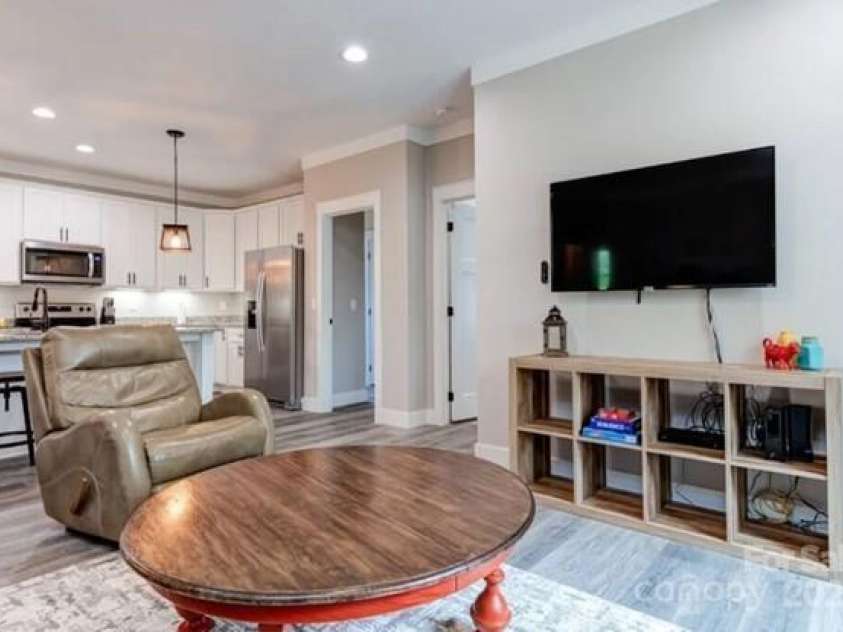 122 Cascade Ridge Road, Fairview, NC 28730.  MLS# CAR4227423, YatesRealty ID 9343. Open concept Living/Dining/Kitchen