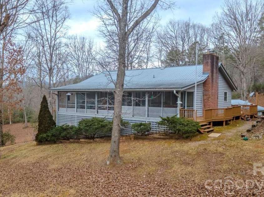 200 Mica Circle, Franklin, NC 28734.  MLS# CAR4350211, YatesRealty ID 9346. 