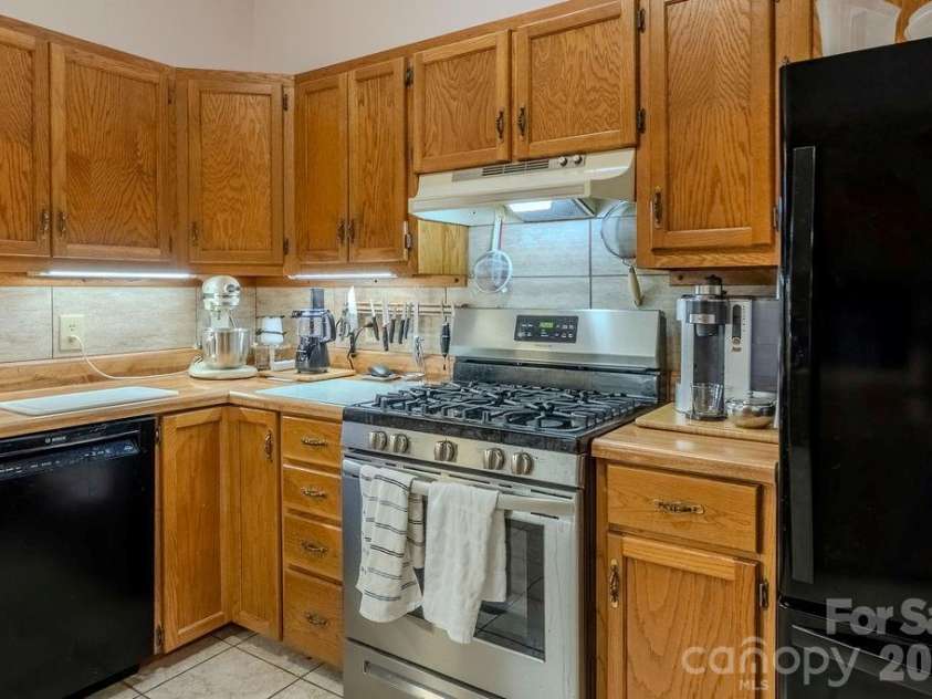 200 Mica Circle, Franklin, NC 28734.  MLS# CAR4350211, YatesRealty ID 9346. 