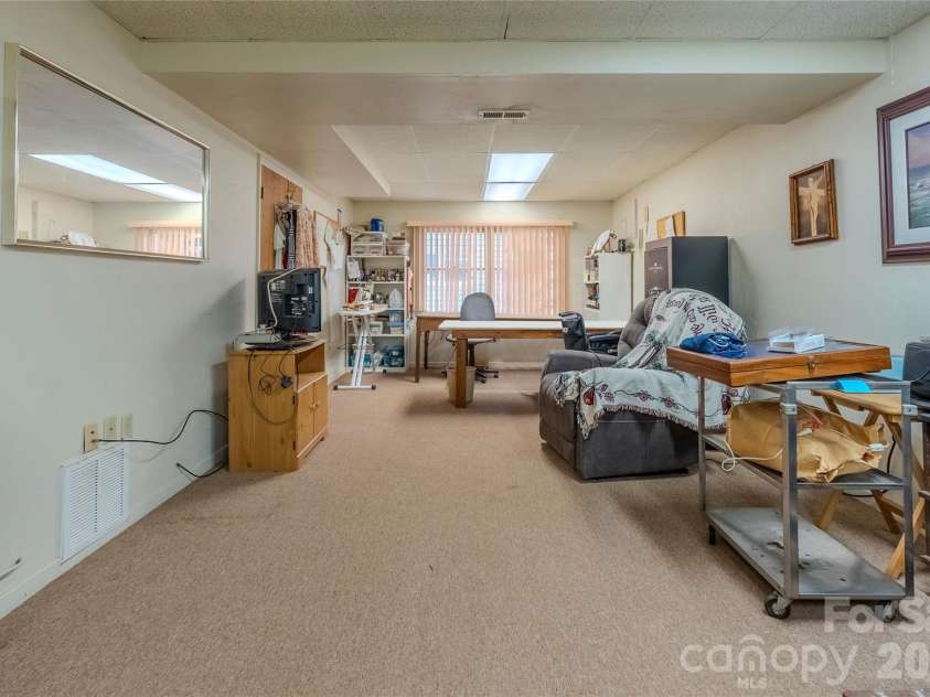 200 Mica Circle, Franklin, NC 28734.  MLS# CAR4350211, YatesRealty ID 9346. 