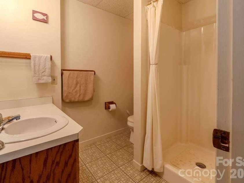 200 Mica Circle, Franklin, NC 28734.  MLS# CAR4350211, YatesRealty ID 9346. 