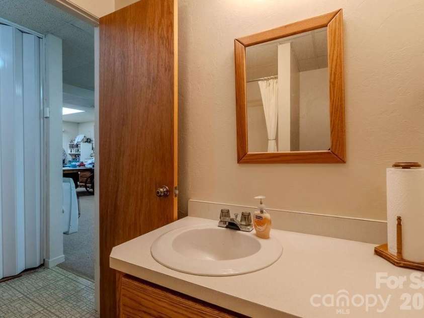 200 Mica Circle, Franklin, NC 28734.  MLS# CAR4350211, YatesRealty ID 9346. 