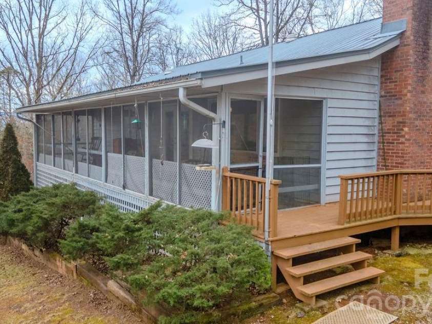 200 Mica Circle, Franklin, NC 28734.  MLS# CAR4350211, YatesRealty ID 9346. 