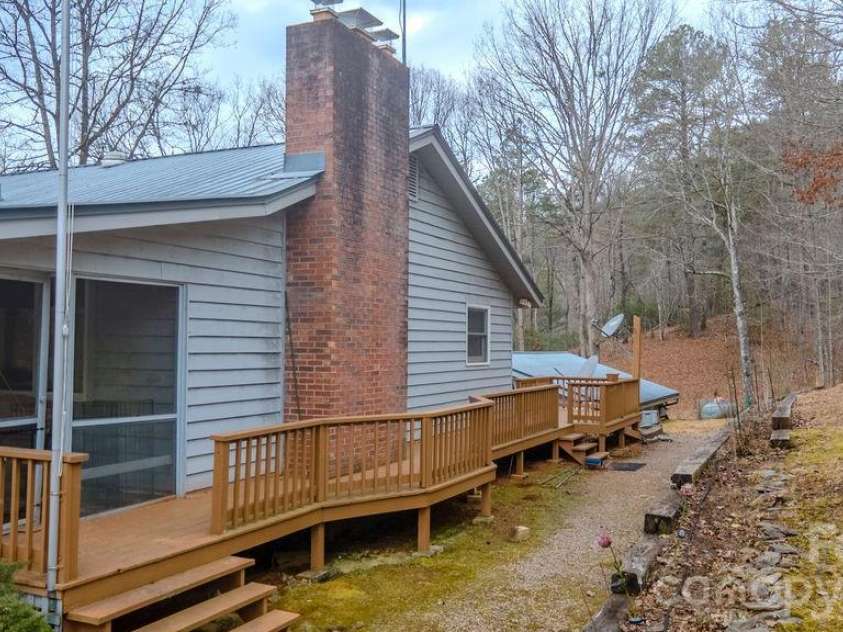 200 Mica Circle, Franklin, NC 28734.  MLS# CAR4350211, YatesRealty ID 9346. 