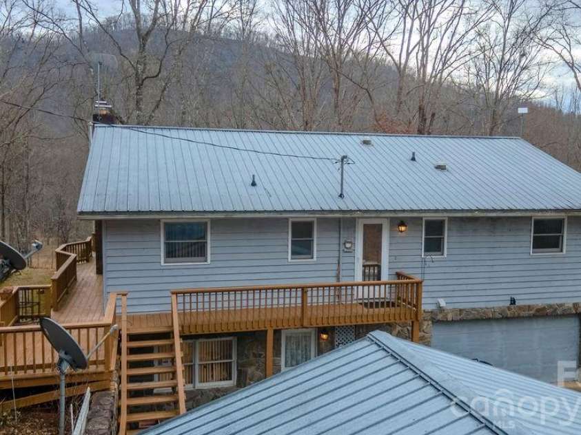 200 Mica Circle, Franklin, NC 28734.  MLS# CAR4350211, YatesRealty ID 9346. 
