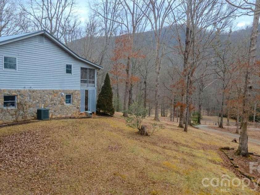 200 Mica Circle, Franklin, NC 28734.  MLS# CAR4350211, YatesRealty ID 9346. 