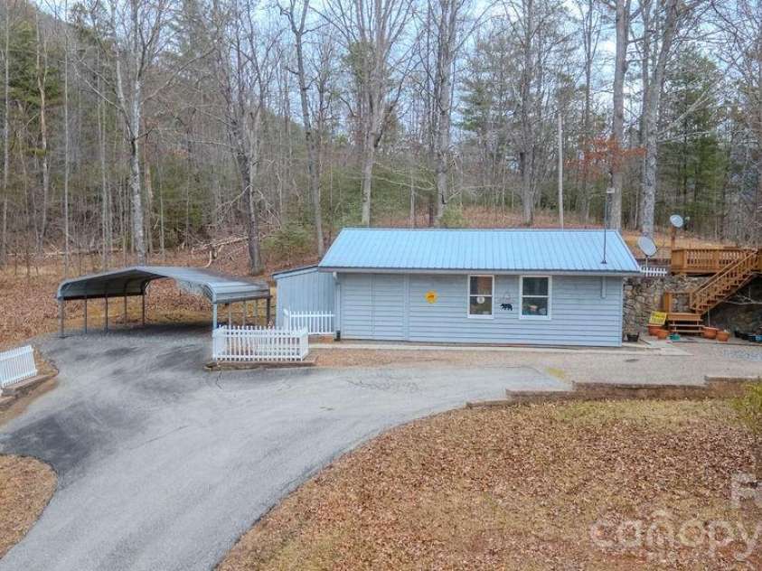 200 Mica Circle, Franklin, NC 28734.  MLS# CAR4350211, YatesRealty ID 9346. 