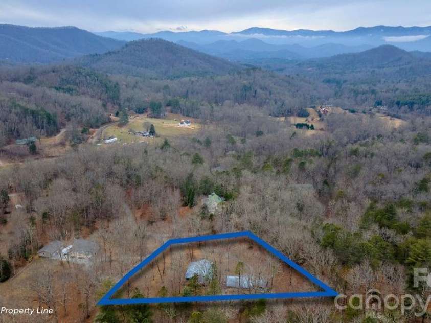 200 Mica Circle, Franklin, NC 28734.  MLS# CAR4350211, YatesRealty ID 9346. 