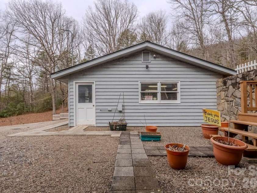 200 Mica Circle, Franklin, NC 28734.  MLS# CAR4350211, YatesRealty ID 9346. 